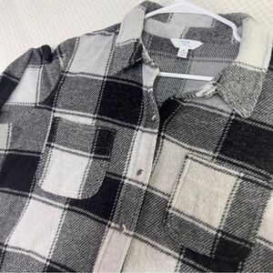 Time & Tru Women's Flannel Black/White SHIRT JACKET Size‎ MED 8-10 Pre-Owned